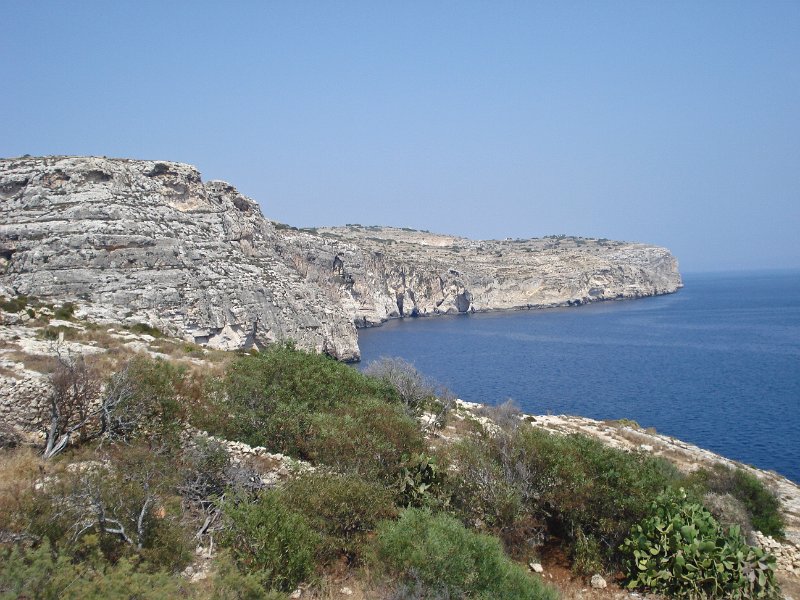 78 Hinter diesen Felsen ist die blaue Grotte.jpg